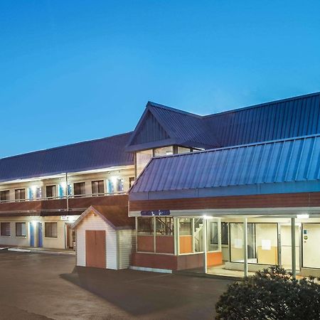 Budget Inn/ Нейтик Экстерьер фото